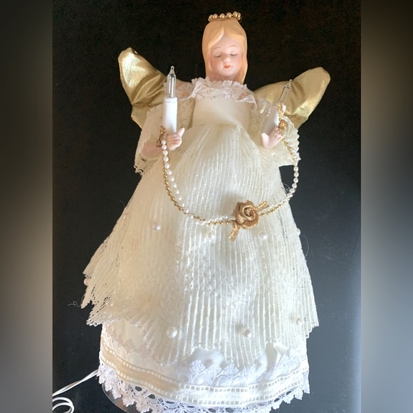 🎄Keepsake Lighted Porcelain Angel Tree Topper - Picture 3 of 5
